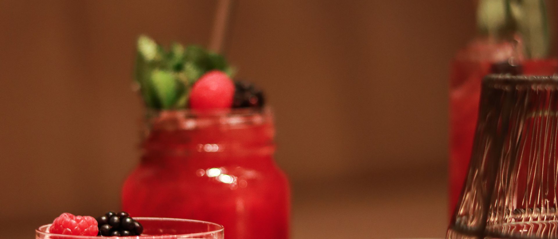 Seezeitlodge : Galerie photos Cocktails aux baies rouges dans des verres sur une table blanche