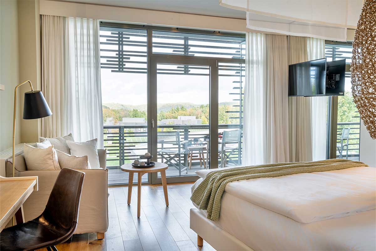 Wohlfühlkoje Bett und Ausblick - Seezeitlodge Hotel & Spa