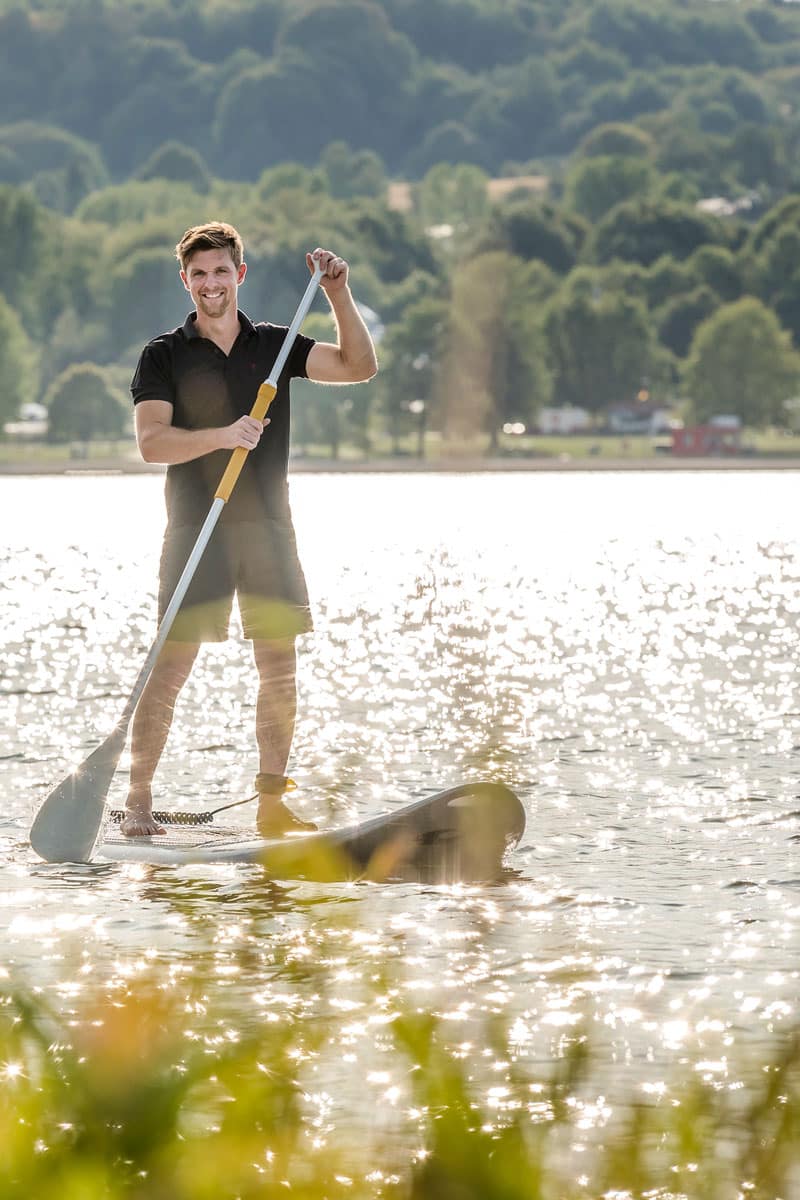 Stand up Paddle auf dem See - Seezeit aktiv - Seezeitlodge Hotel & Spa